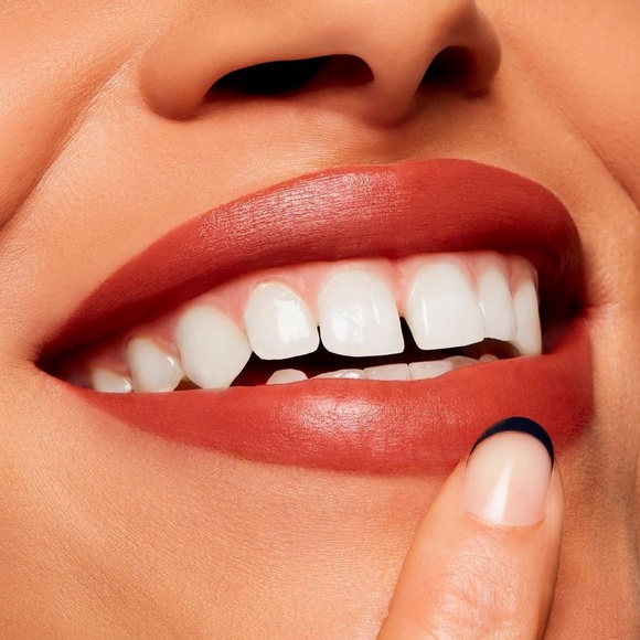 MAC. ALL STAR ANISE. POWDERKISS VELVET BLUR STICK in ORANGEY BROWN. RETAIL $28 - Picture 6 of 9